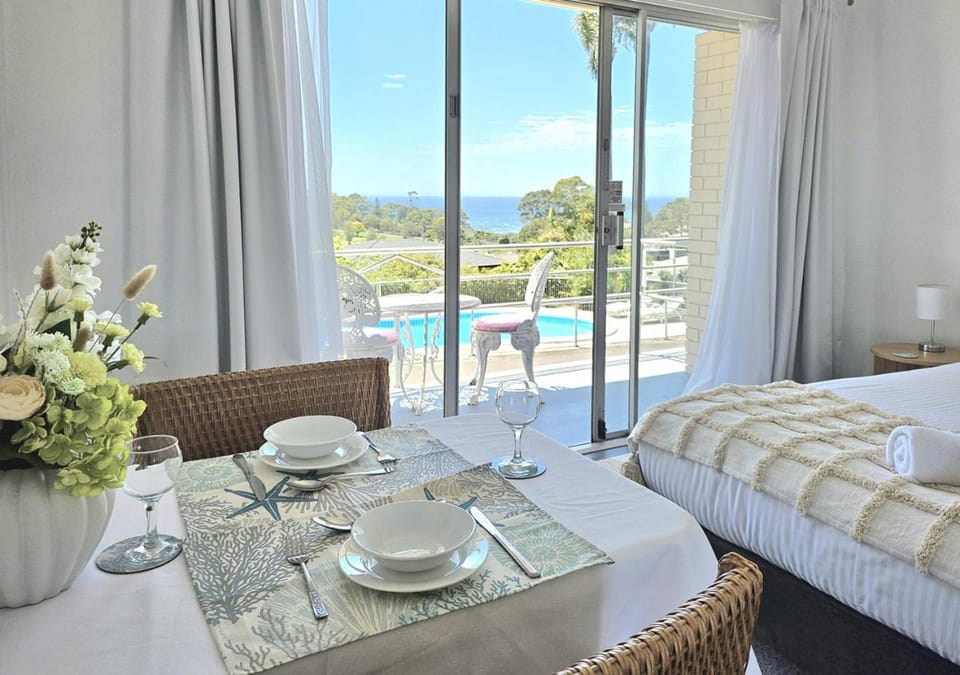View (from property/room), Dining area, Pool view, Sea view, Dinner