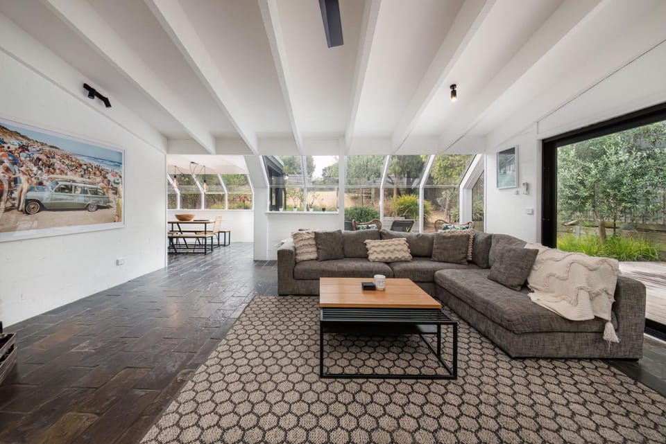 Living room, Decorative detail, Seating area
