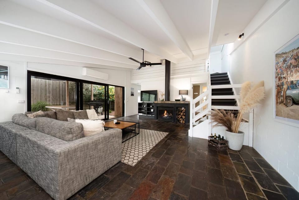 TV and multimedia, Living room, Seating area, fireplace