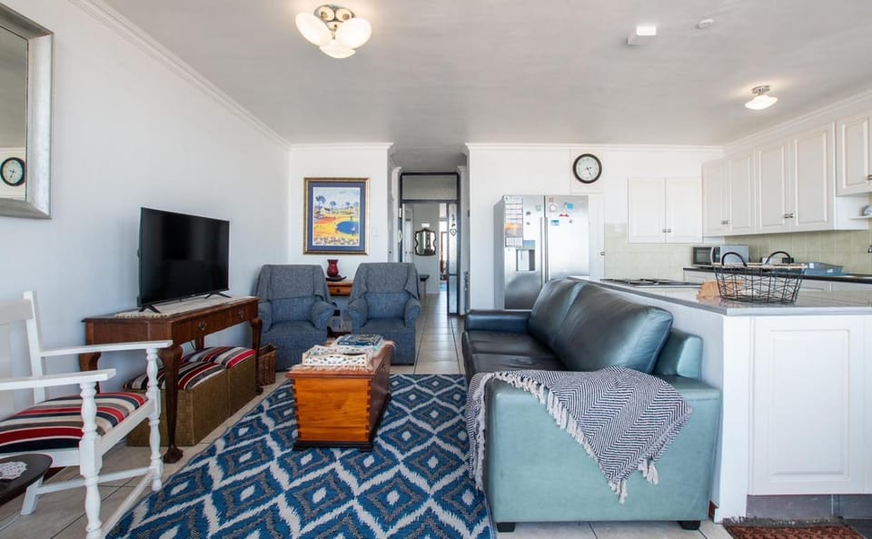 TV and multimedia, Living room, Seating area, Dining area, Evening entertainment