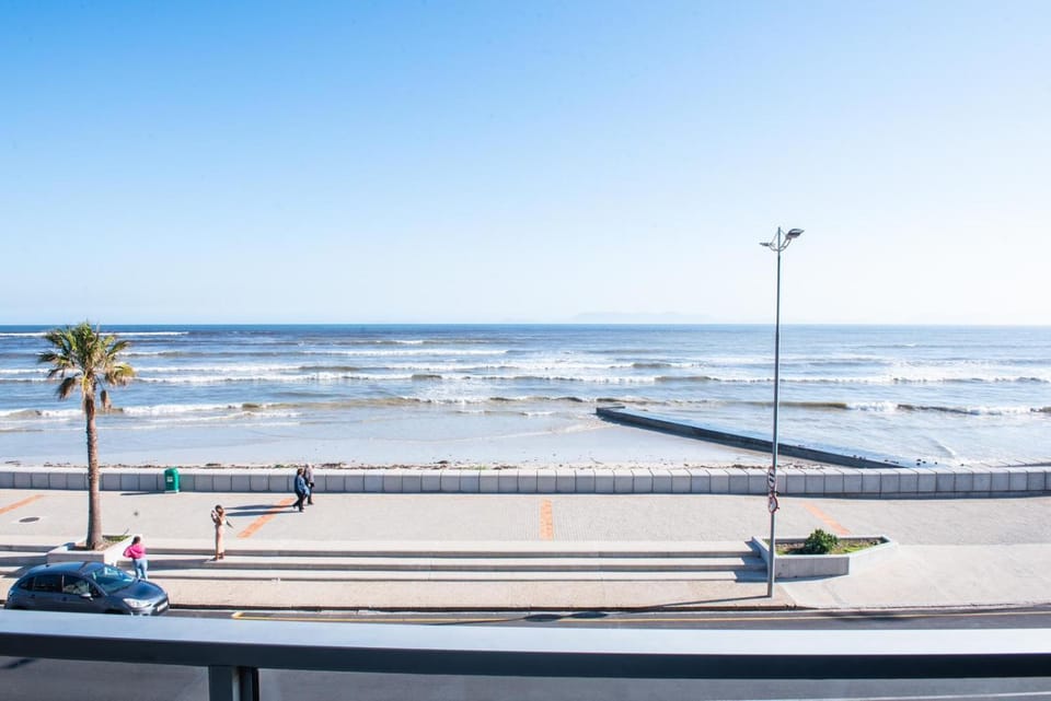 Strand Apartment only 30 meters from beach Apartment in Cape Town