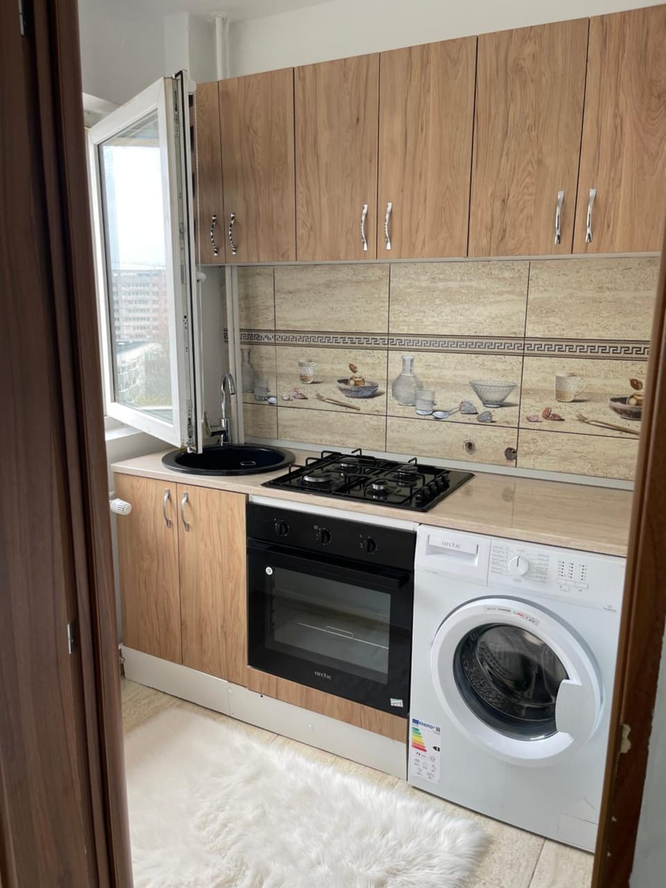 Kitchen or kitchenette, pet friendly, stove, washing machine