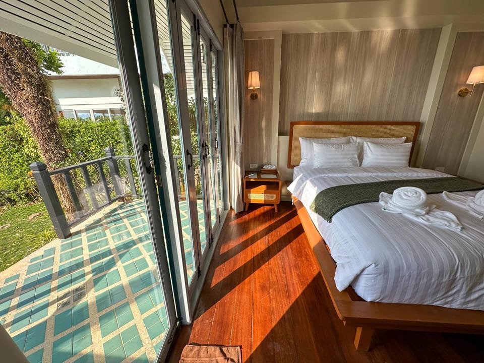 Bed, Balcony/Terrace, Photo of the whole room, Bedroom