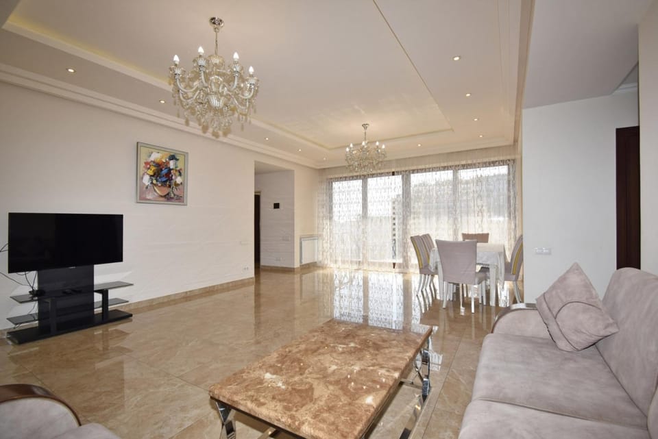 Teryan street, 3 bedrooms Luxury apartment TT777 Apartment in Yerevan