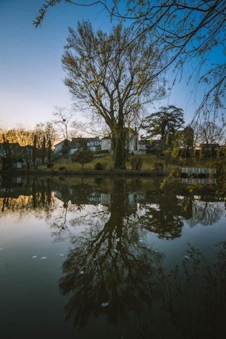 Le chalet du bout du monde, en bord de rivière ! Chalet in Île-de-France