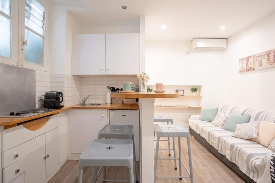 Kitchen or kitchenette, Living room