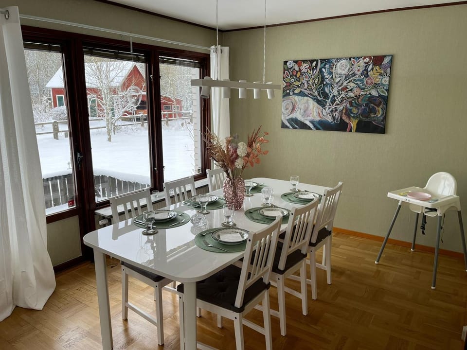 Living room, Decorative detail, Seating area, Dining area, Garden view, children
