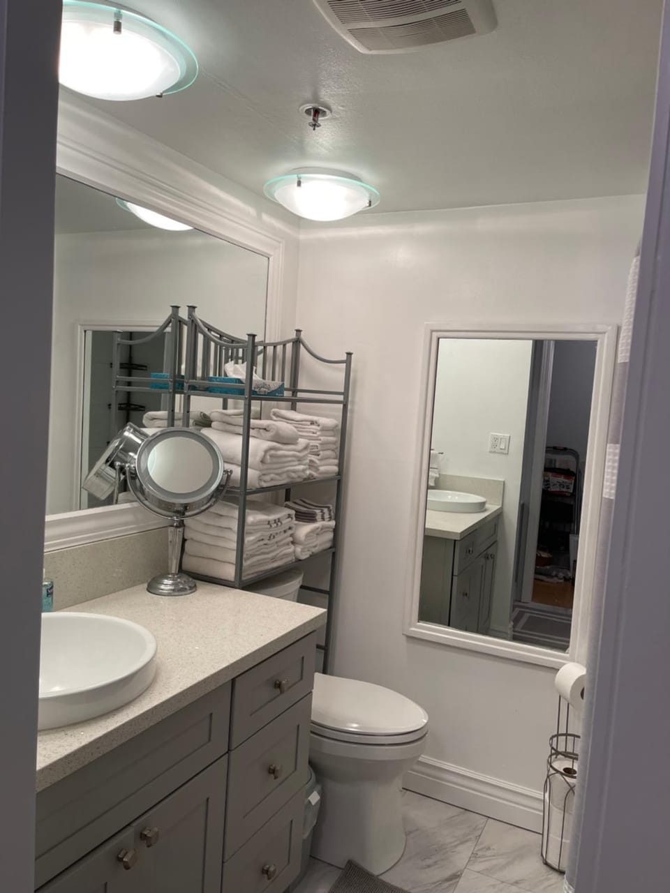 Toilet, Bathroom, towels