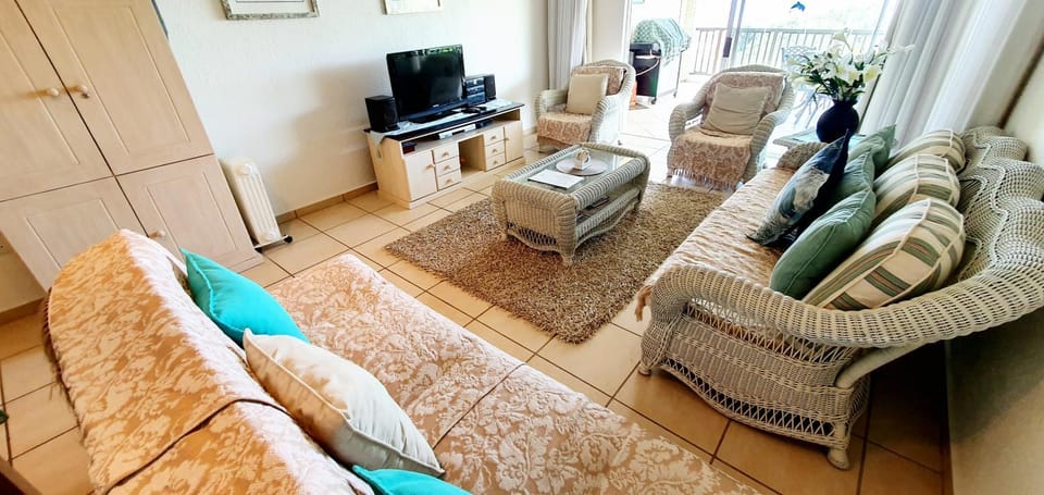 TV and multimedia, Living room, Seating area, Evening entertainment
