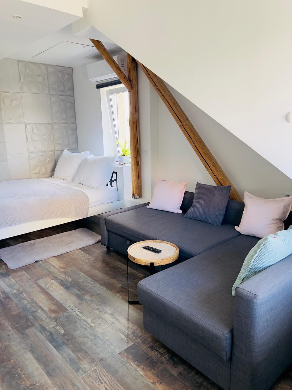 Bed, Seating area, Bedroom