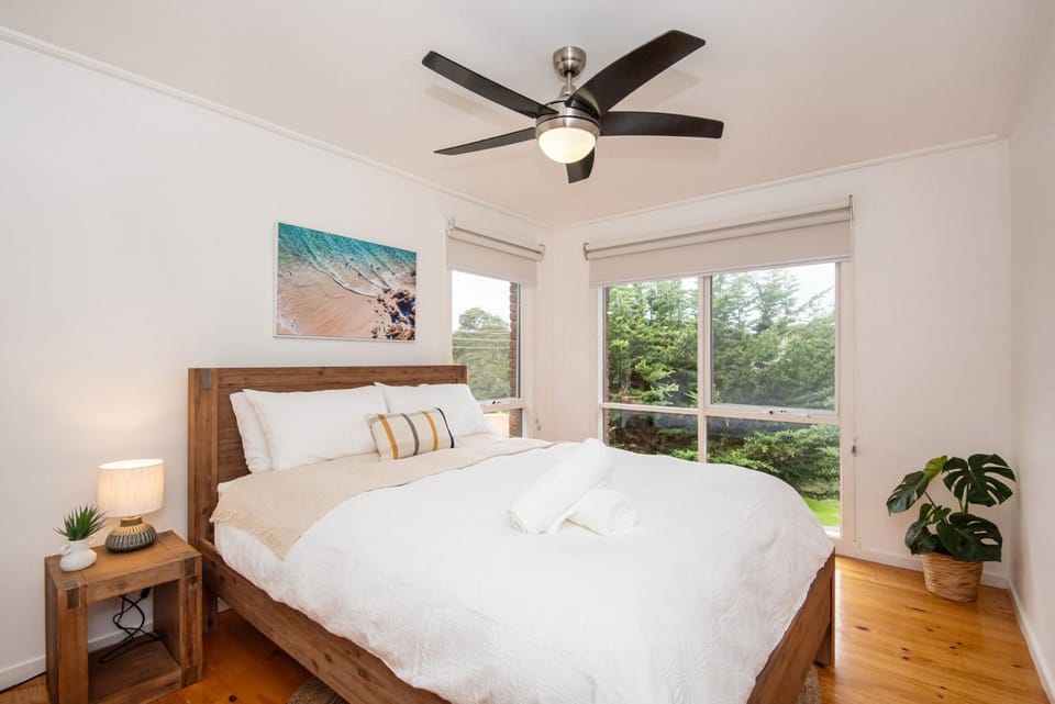 Bedroom, fireplace