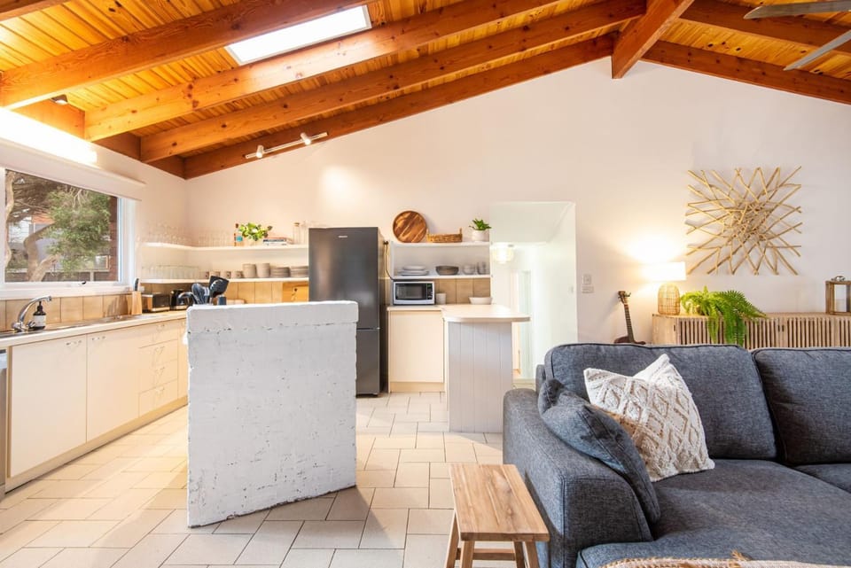 Kitchen or kitchenette, Living room, Decorative detail, Dining area