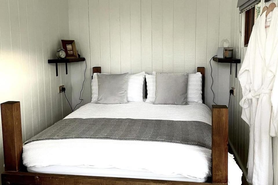Trethowels Grey Hidden hut Apartment in Saint Austell