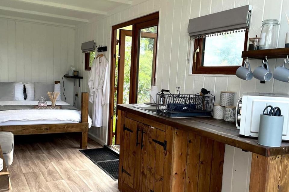 Trethowels Grey Hidden hut Apartment in Saint Austell
