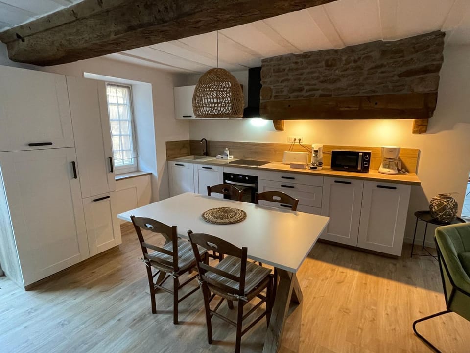 Dining area, dishwasher, minibar, oven, pet friendly, stove, toaster