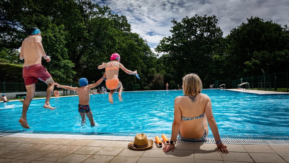 Swimming pool