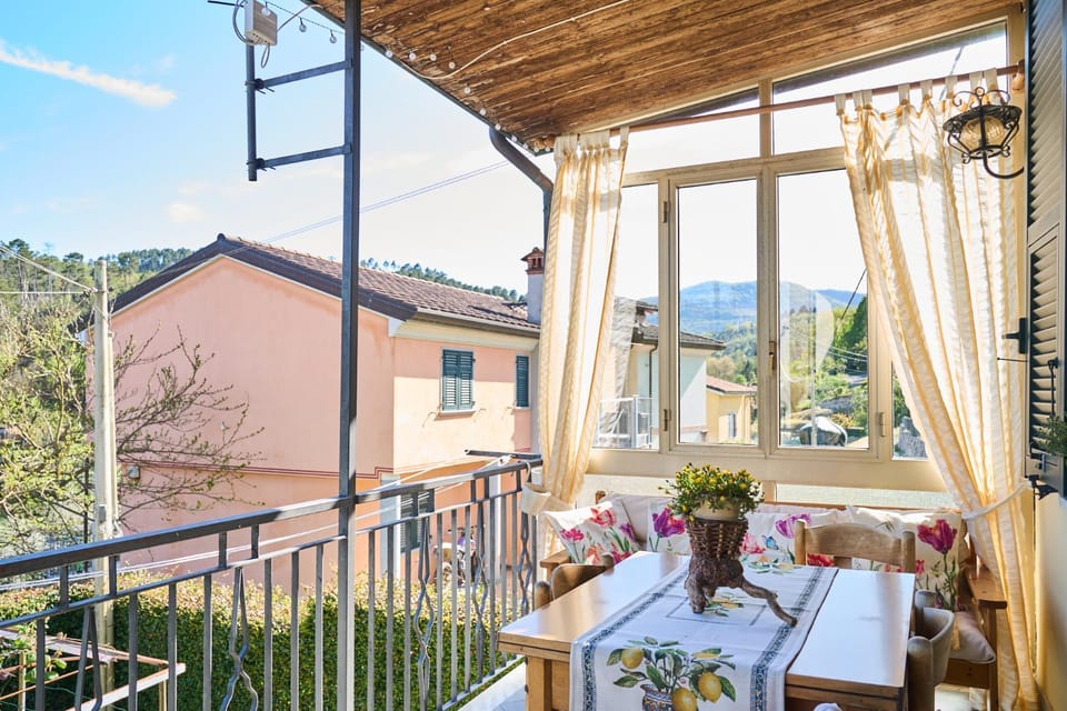 Property building, Natural landscape, View (from property/room), Balcony/Terrace, Balcony/Terrace, Dining area, Mountain view