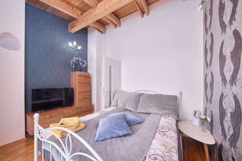 Bed, TV and multimedia