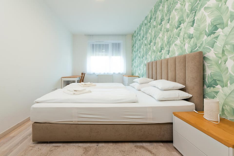 Bed, Seating area, Bedroom, internet