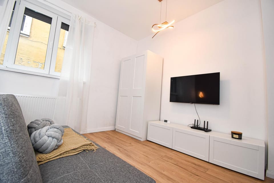 TV and multimedia, Living room, Seating area, wardrobe