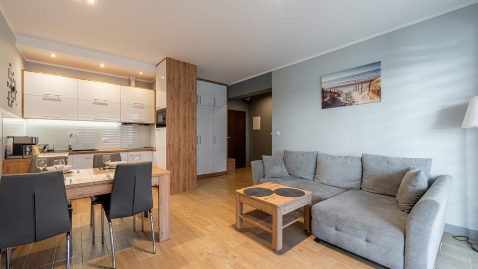Kitchen or kitchenette, Living room, Seating area, Dining area