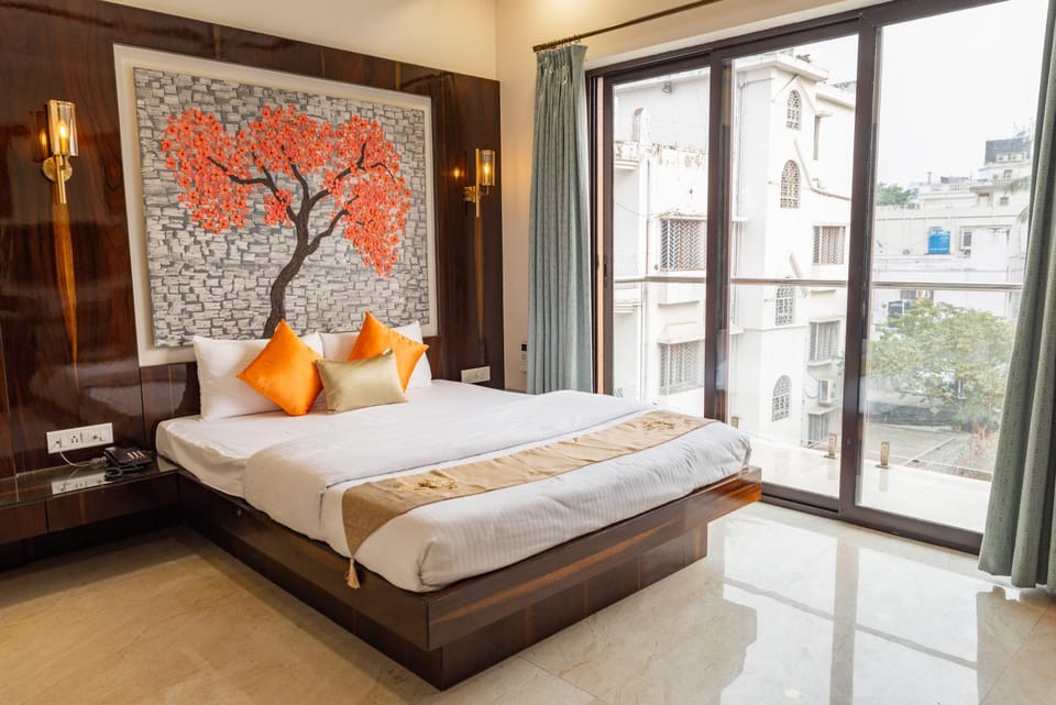 Photo of the whole room, Bedroom