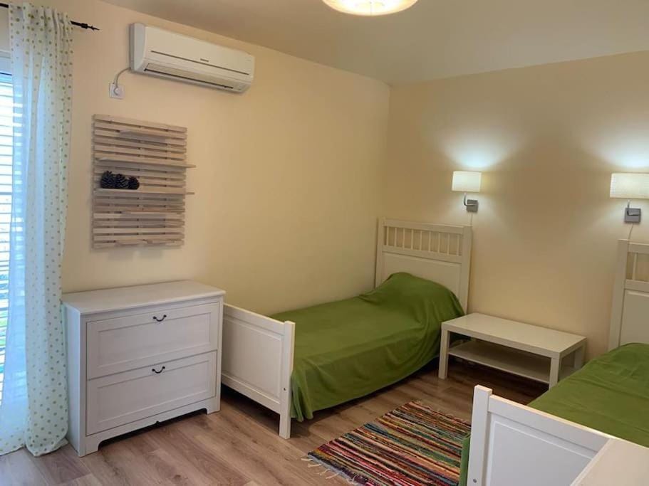 Bedroom, air conditioner