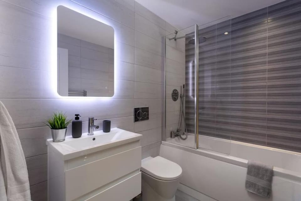 Luxury 3 floor Town House by Tolcarne Beach House in Newquay