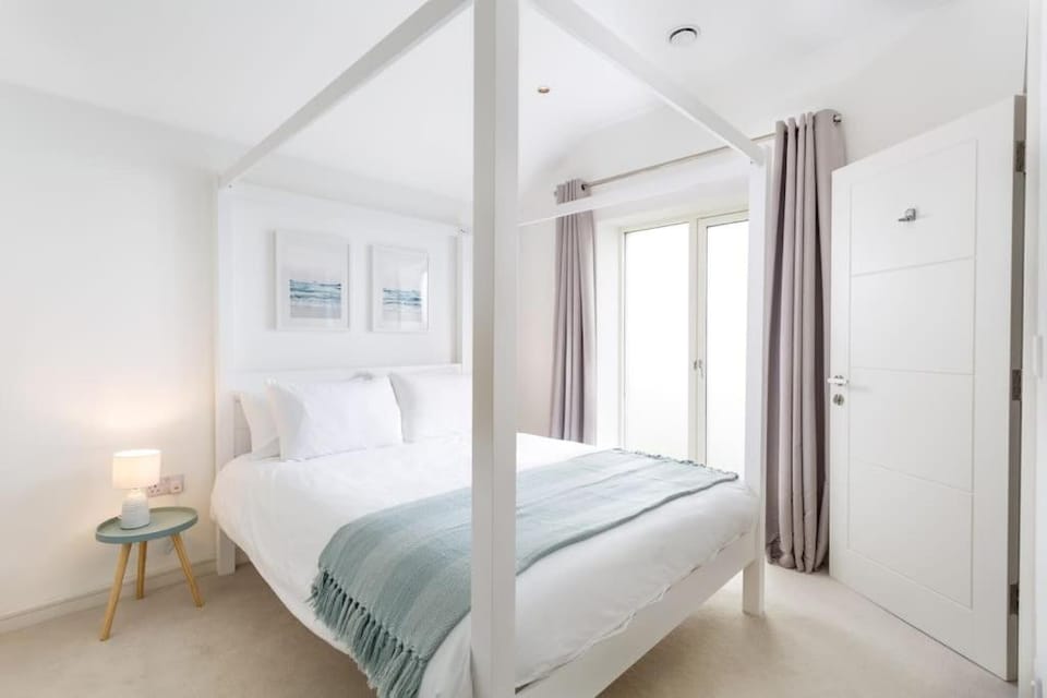 Luxury 3 floor Town House by Tolcarne Beach House in Newquay