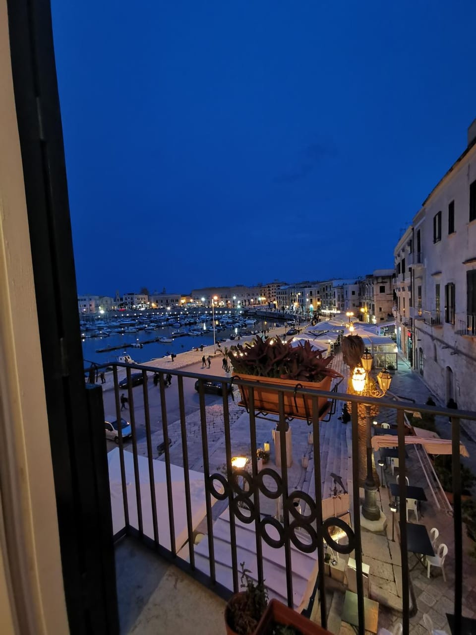 View (from property/room), City view, Sea view, Location