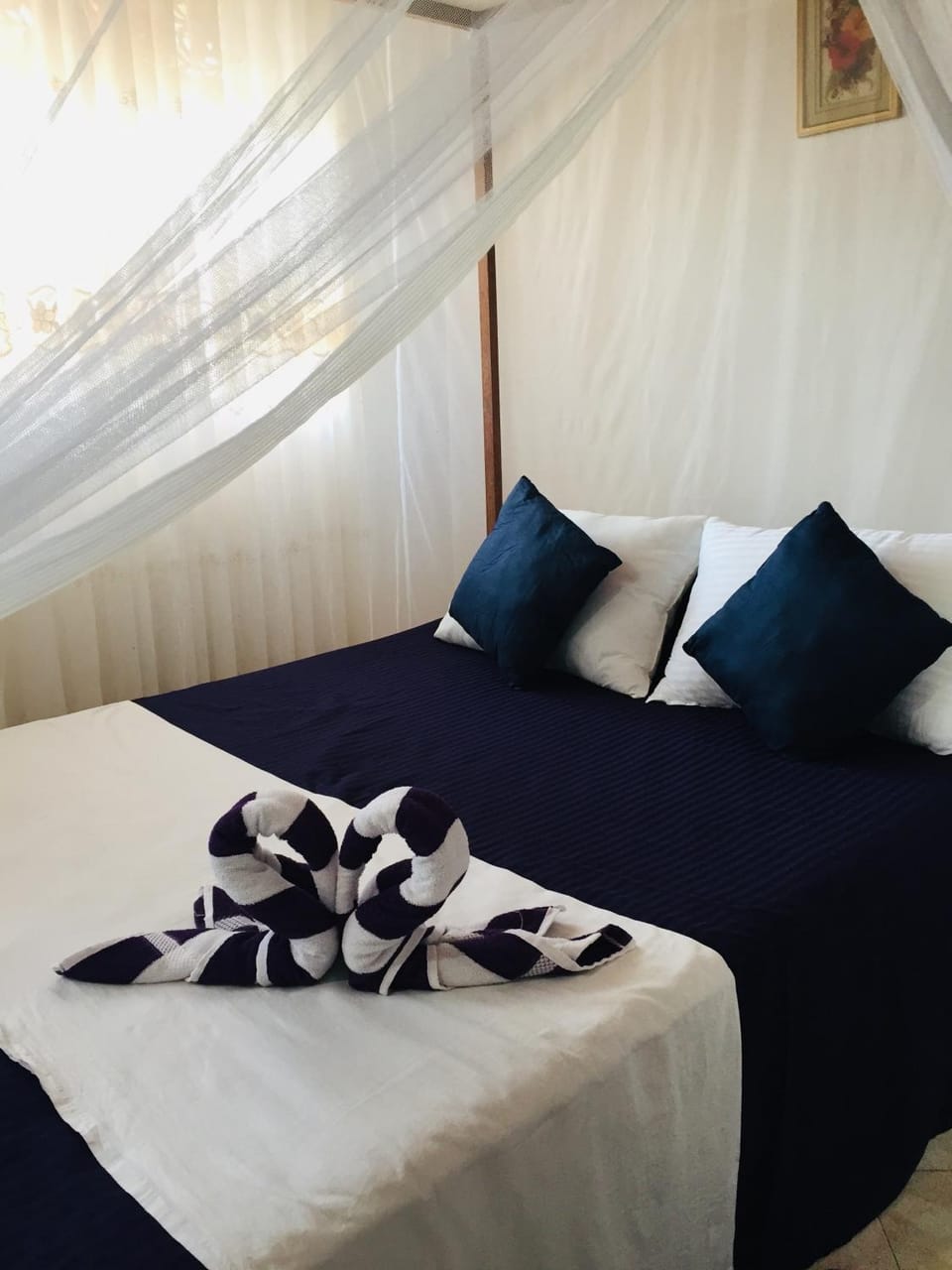 Bed, towels