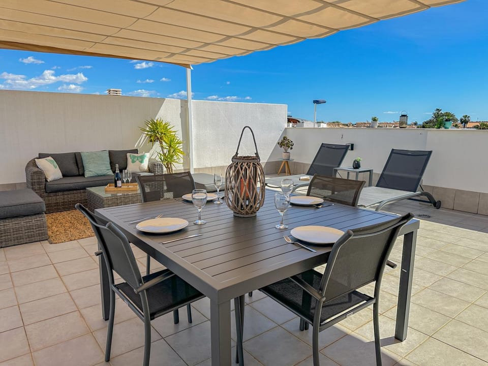 Solarium, Dining area
