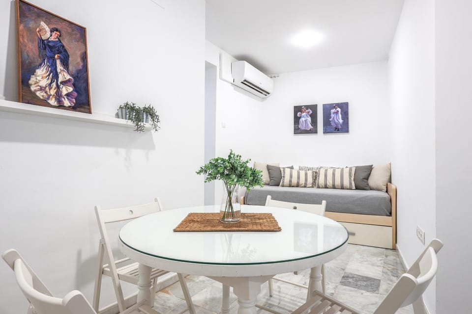 Ruiz Gijón Elegante y moderno en la Sevilla más autentica Apartment in Seville