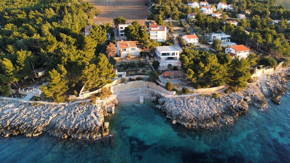 Staff, Bird's eye view, Beach, Location