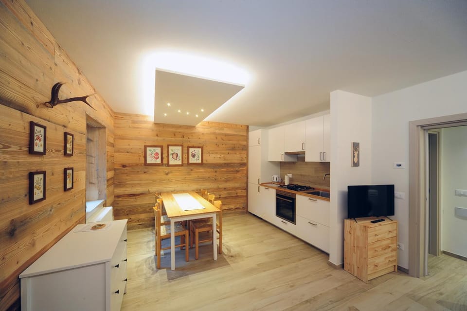 Day, Natural landscape, TV and multimedia, Kitchen or kitchenette, Living room, Seating area, Dining area, oven, pet friendly