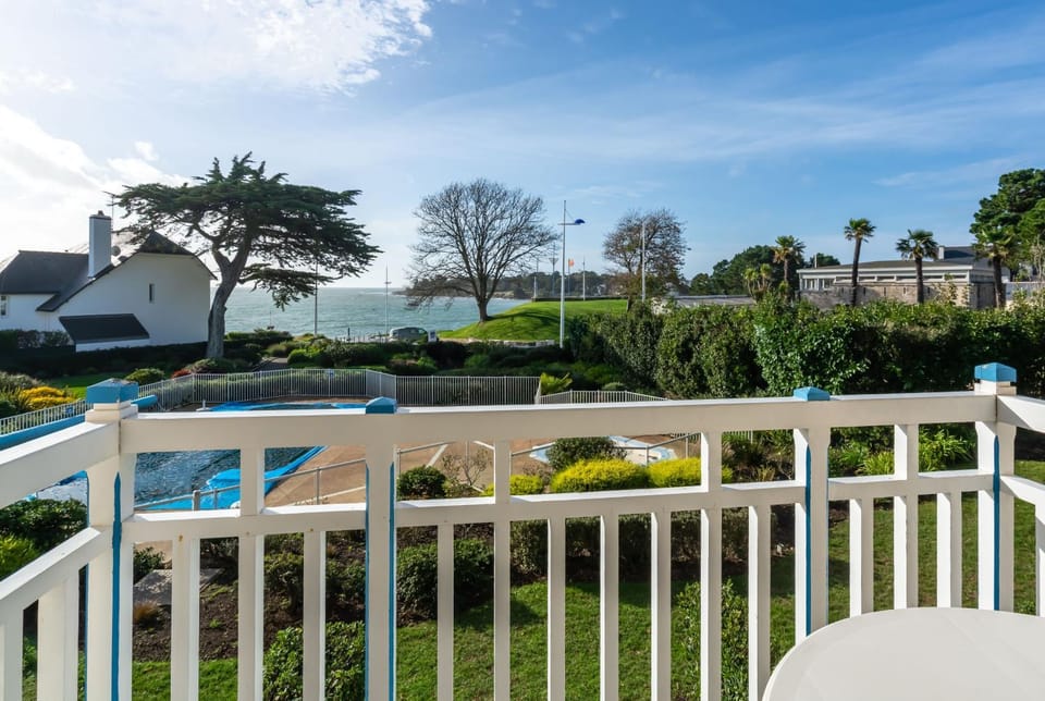 Balcony/Terrace, Garden view