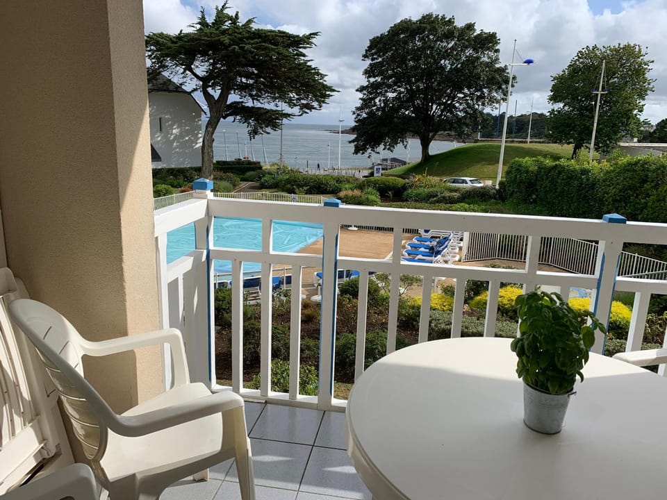 Balcony/Terrace, Pool view