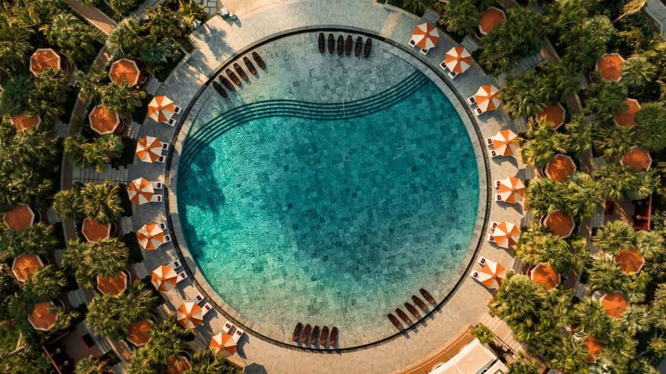 Restaurant/places to eat, Bird's eye view, Swimming pool, Swimming pool, sunbed