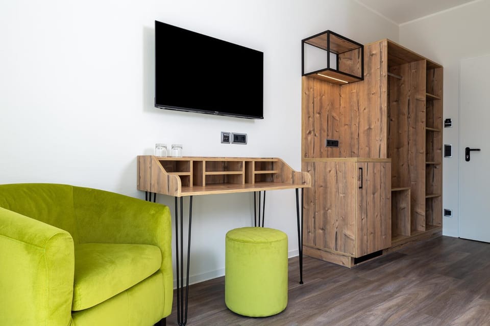 TV and multimedia, hair dresser, wardrobe