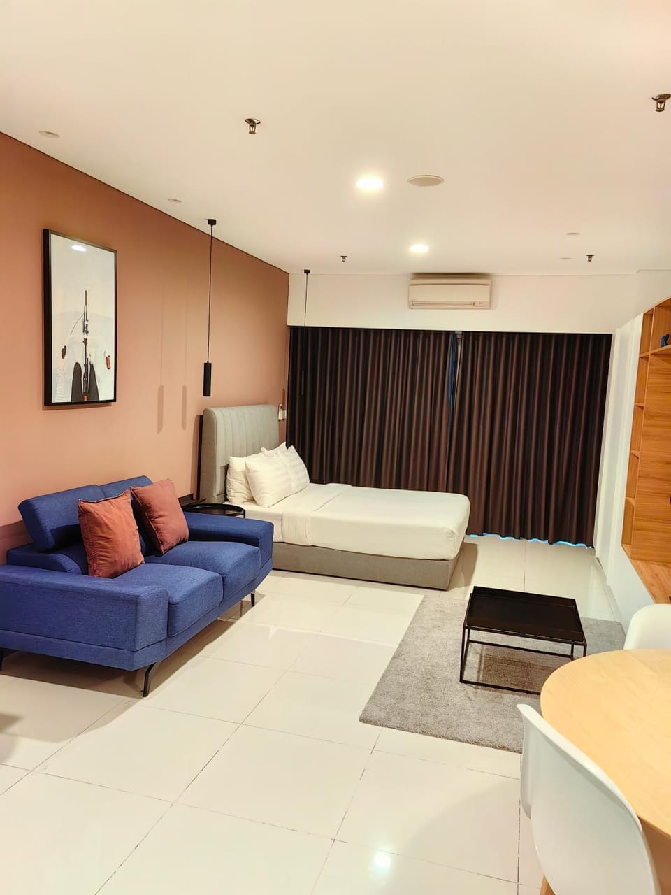 Bed, Living room, Seating area, Bedroom, air conditioner
