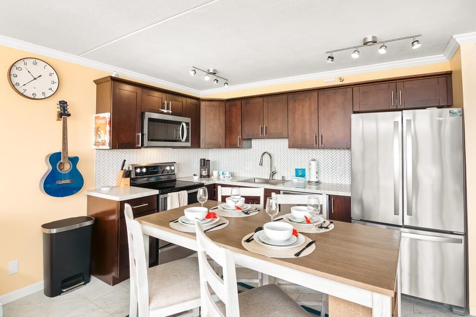 Kitchen or kitchenette, Dining area, dishwasher, oven, stove, toaster