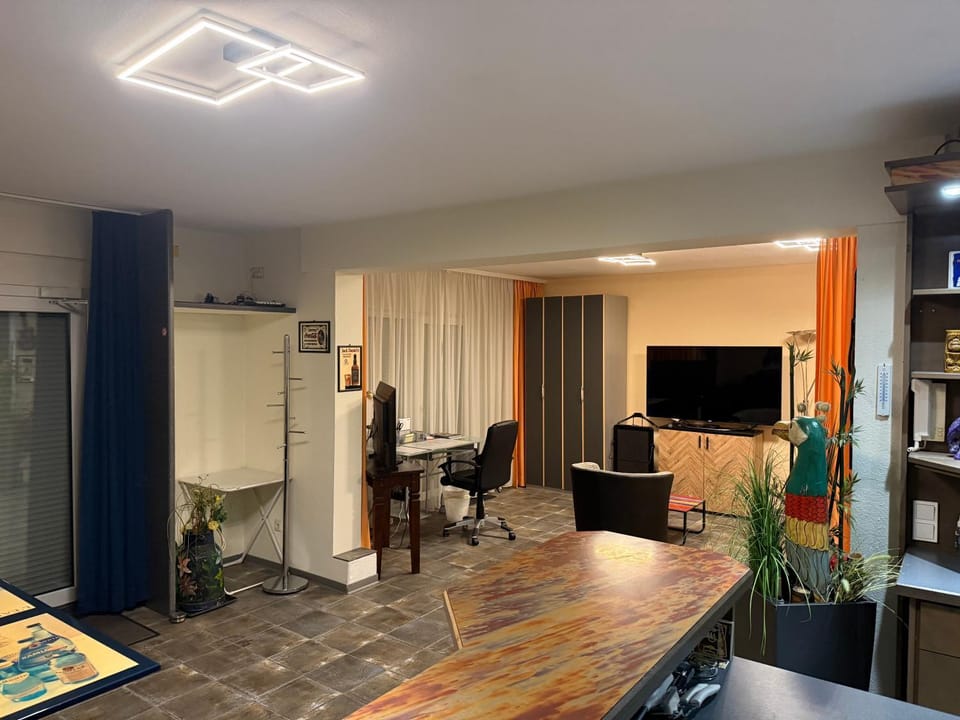 TV and multimedia, Kitchen or kitchenette, Living room, Seating area