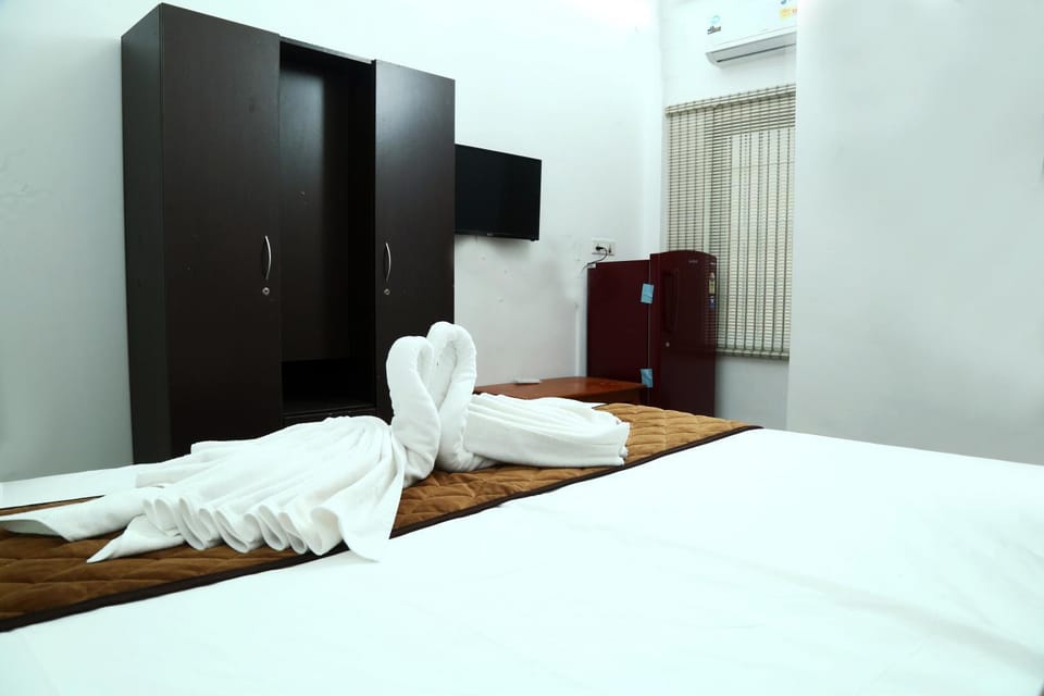 Bedroom, towels, air conditioner