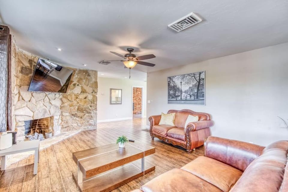 TV and multimedia, Living room, fireplace