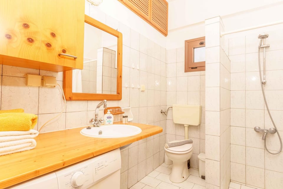 Bathroom, washing machine