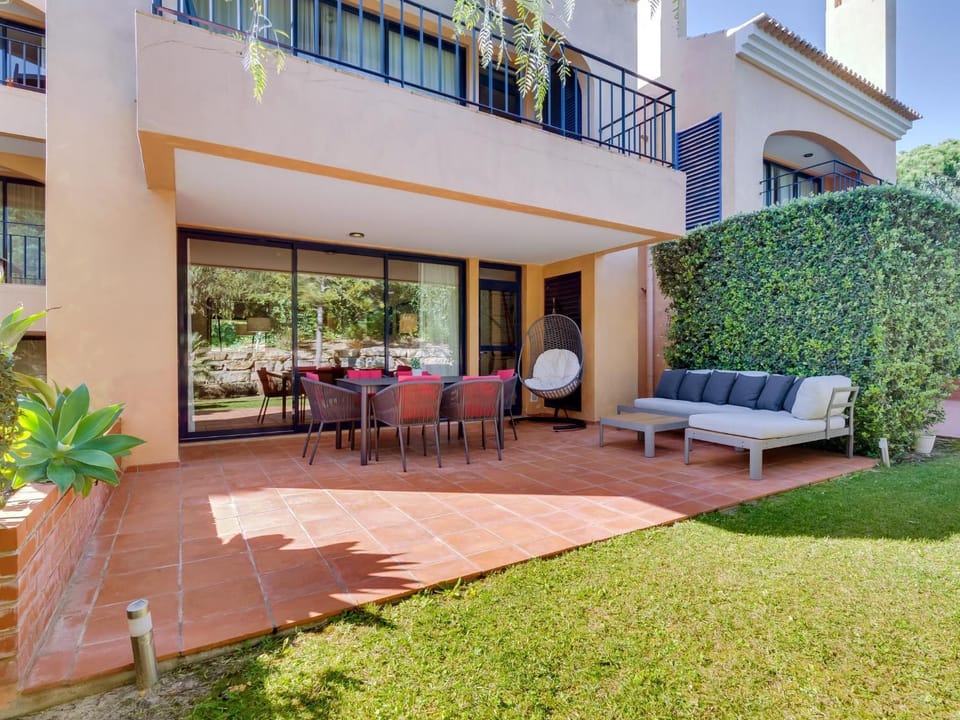 Property building, Patio, Day, Garden, Garden, View (from property/room), Balcony/Terrace, Balcony/Terrace, Dining area, Garden view
