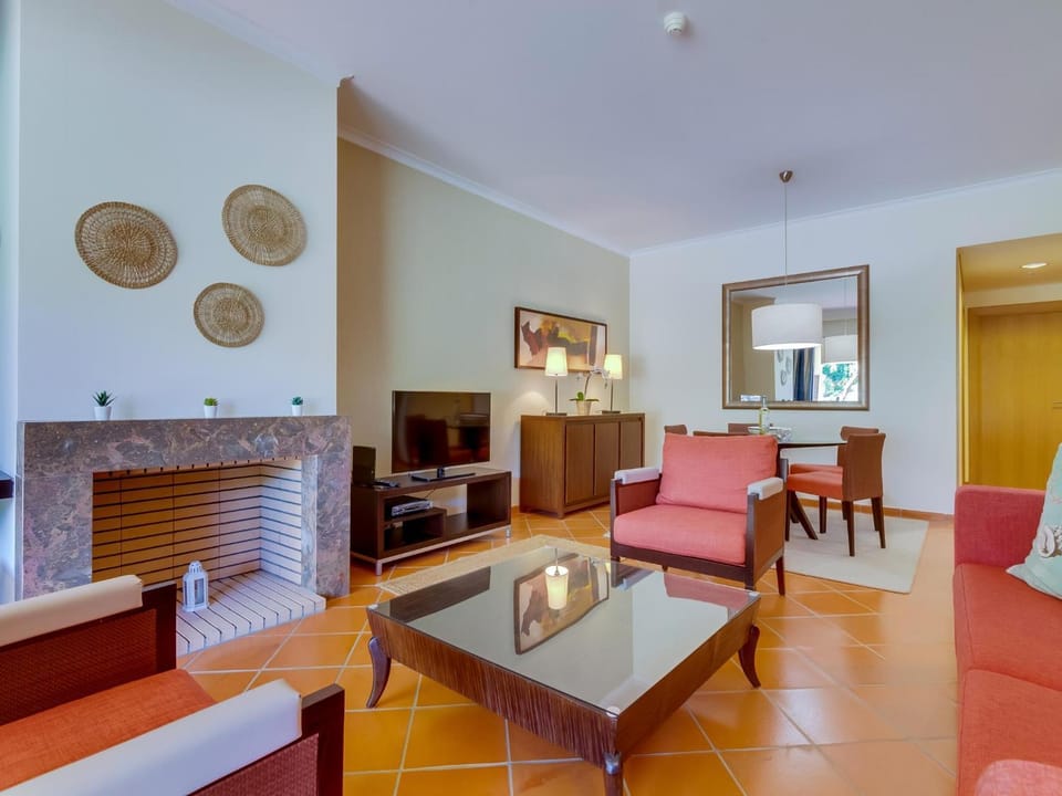 TV and multimedia, Living room, Seating area, flat iron