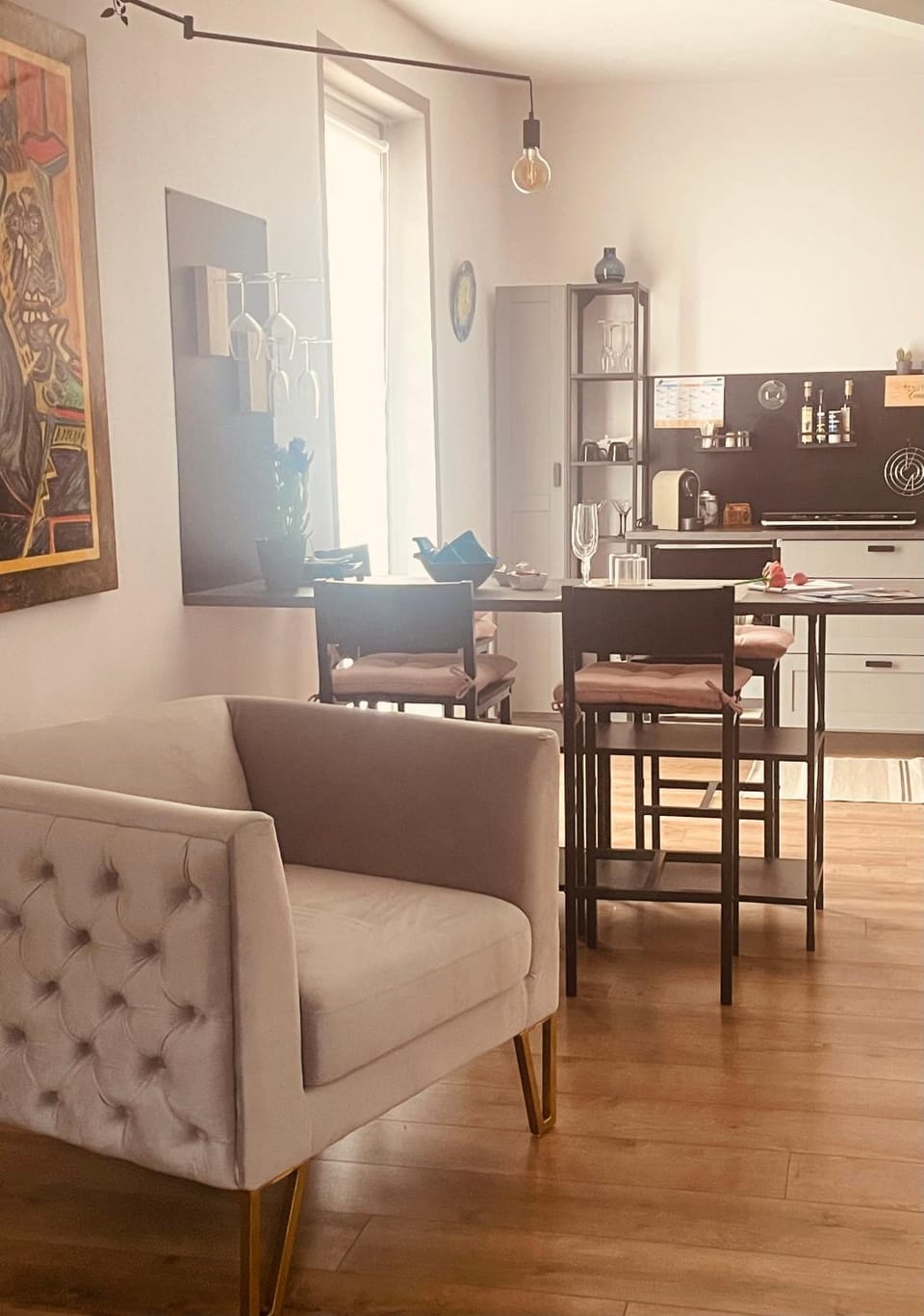 Coffee/tea facilities, Kitchen or kitchenette, Living room, Seating area, Dining area, minibar