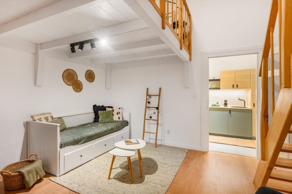 Bed, Living room