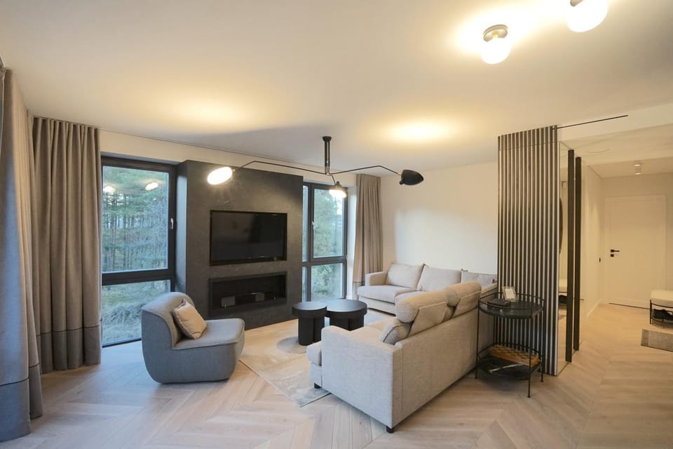 Communal lounge/ TV room, Natural landscape, Garden view